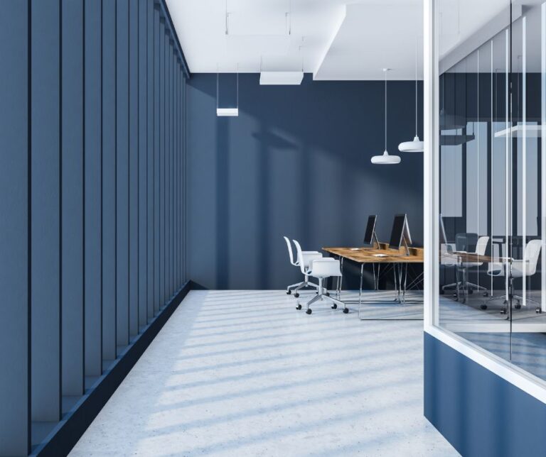 Nowatorskie zastosowania mobilnych ścian szklanych w biurach, czyli przepis na udane zagospodarowanie przestrzeni w pracy